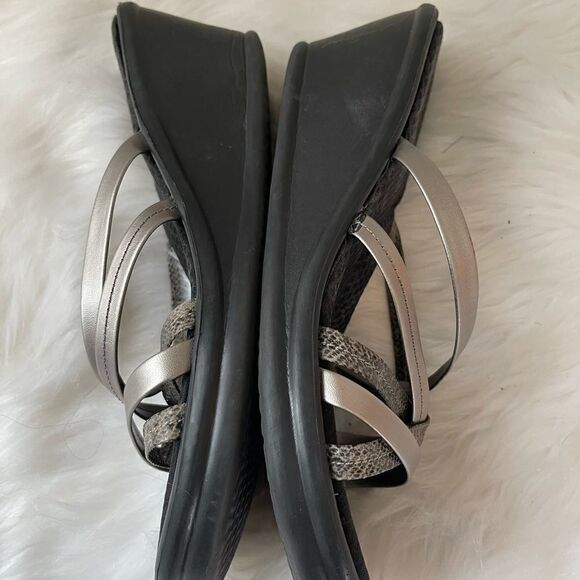 Skechers Memory Foam metallic gray and reptile prints straps wedge sandals SZ10 - Picture 7 of 11